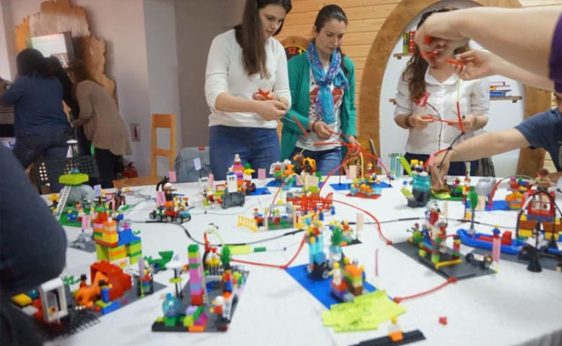 Team building LEGO® à Paris, jeu de construction entre collègues